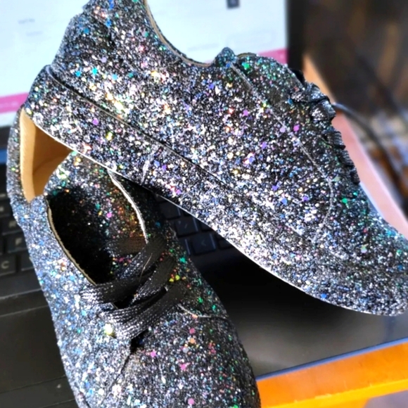 New!Sz 7.5, Fashion Blk Glitter Sneaker, 6 Lace Tie, Texture Bottom, Super Cute - Picture 2 of 3